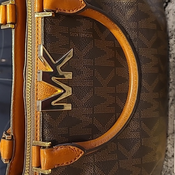 Michael Kors Authentic Florence Bag & matching Wallet (like new) - Picture 2 of 15